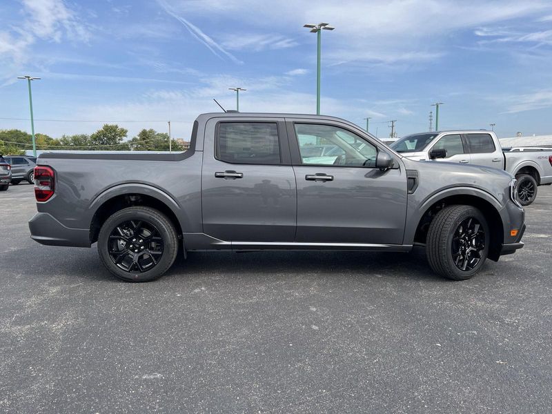 2025 Ford Maverick photo 4