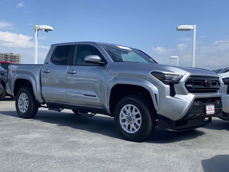 Used 2025 Toyota Tacoma SR5Image 2
