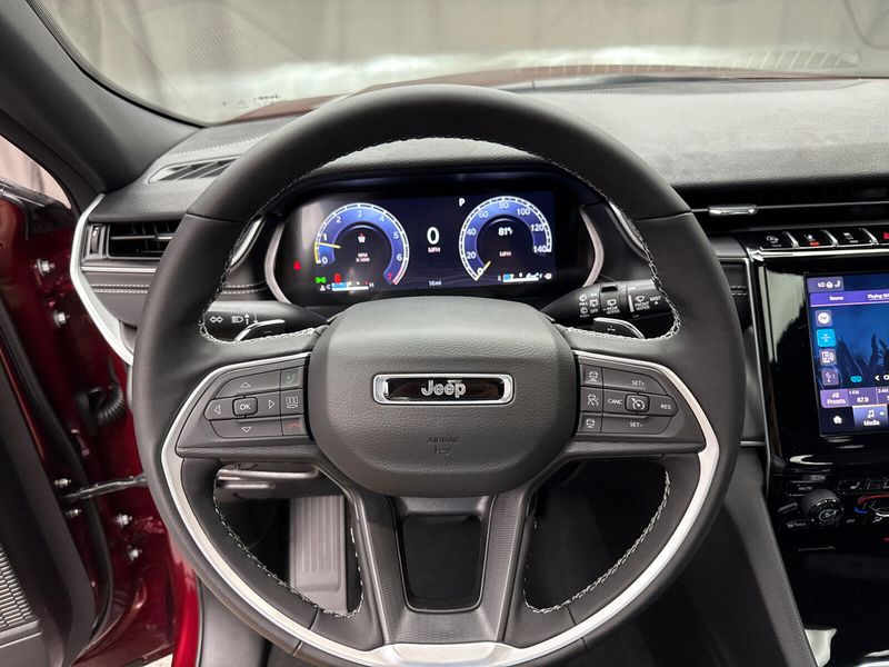 New 2025 Jeep Grand Cherokee L Laredo X 4x4Image 10