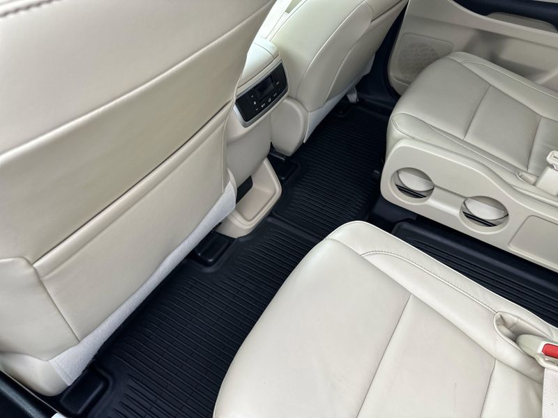 Used 2015 Toyota Highlander XLEImage 16