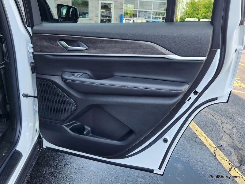 New 2026 Jeep Grand Cherokee L Laredo Altitude 4x4