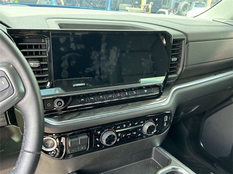 2022 Chevrolet Silverado 1500 LTZImage 8
