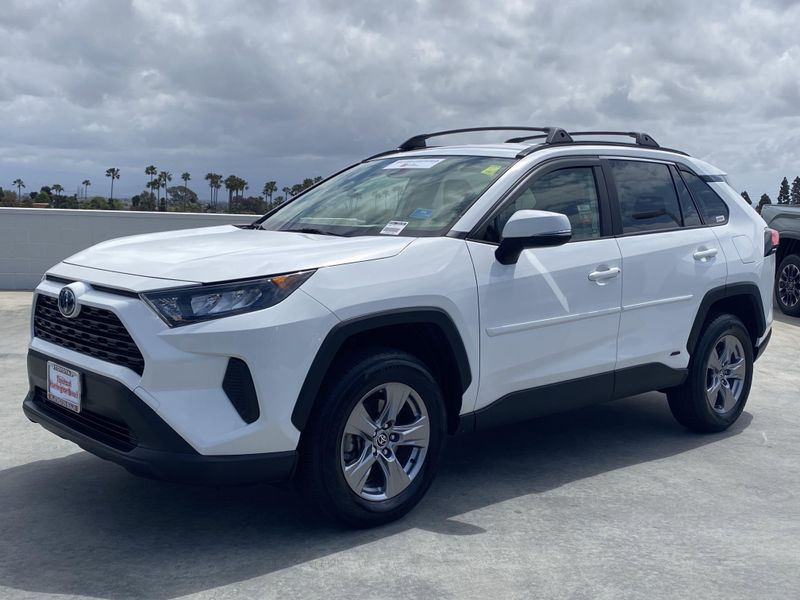 2022 Toyota RAV4 LEImage 8
