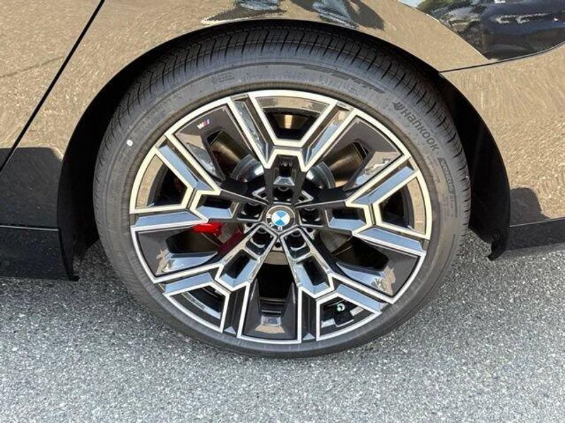 Used 2027 BMW i5 eDrive40Image 14