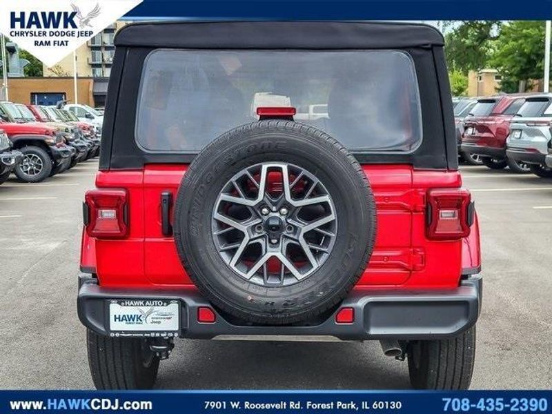 2024 Jeep Wrangler Sahara photo 4