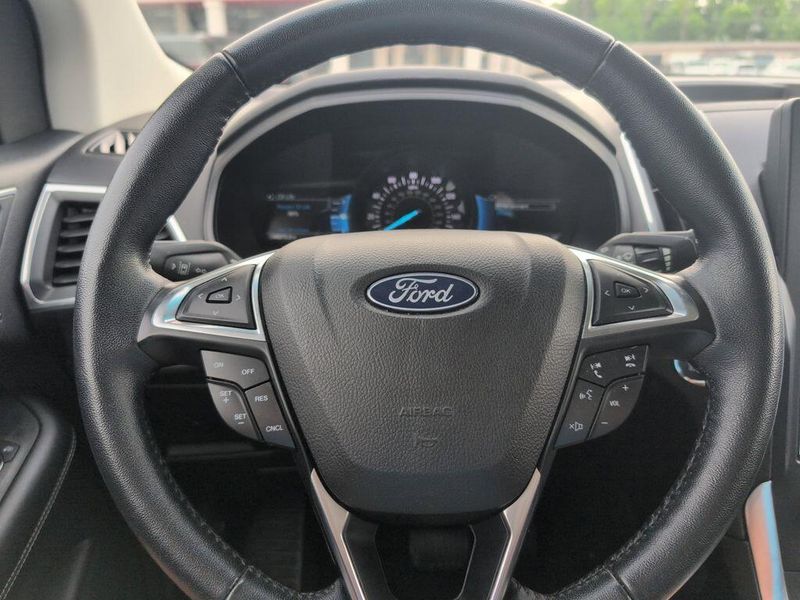 2022 Ford Edge TitaniumImage 23