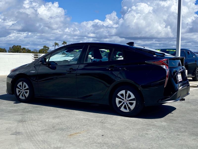 2017 Toyota Prius Image 6