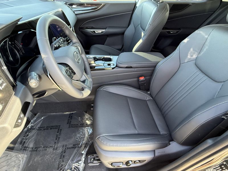 2025 Lexus NX 250Image 18