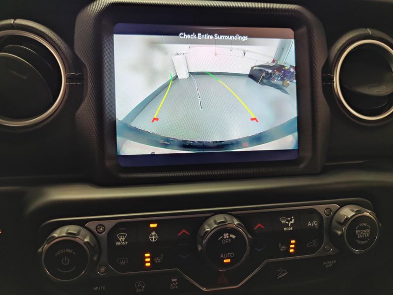 Used 2020 Jeep Wrangler Unlimited Sahara 4X4 w/NavigationImage 22