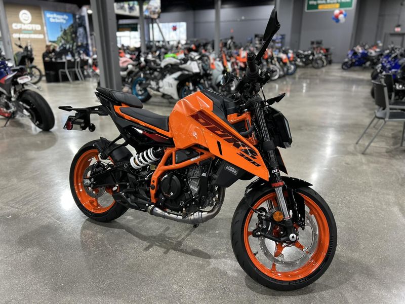 New 2025 KTM 390 DUKE Image 1