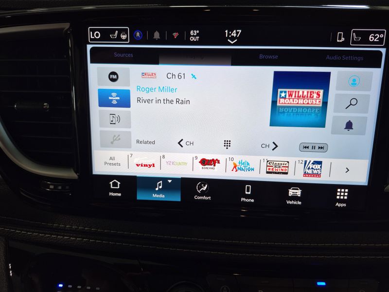 New 2025 Chrysler Pacifica SelectImage 27