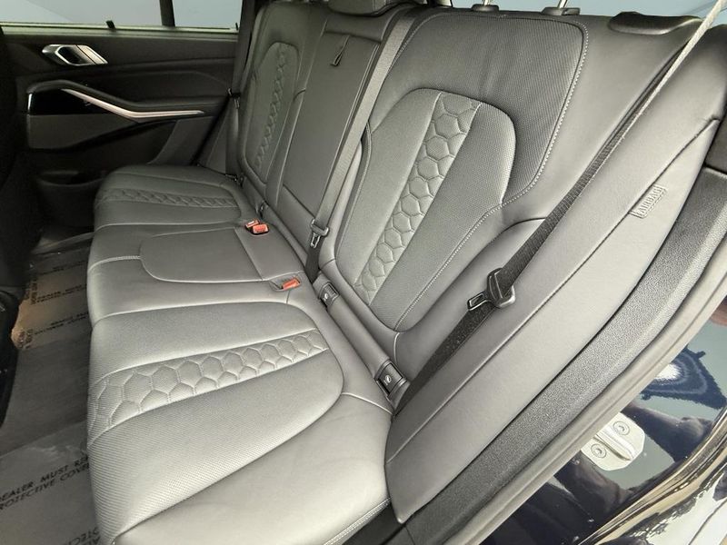 2022 BMW X5 M BaseImage 28