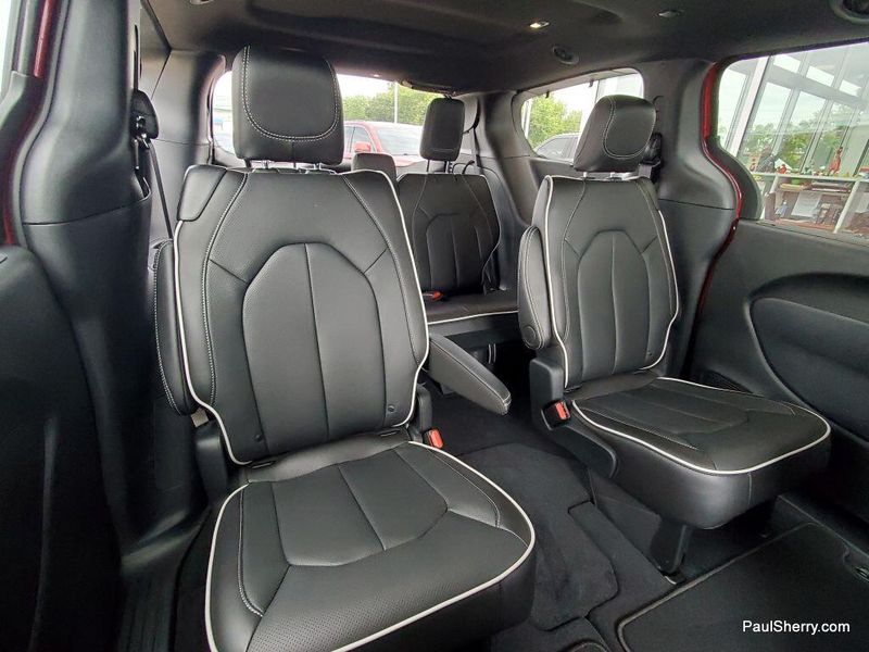 New 2025 Chrysler Pacifica LimitedImage 26