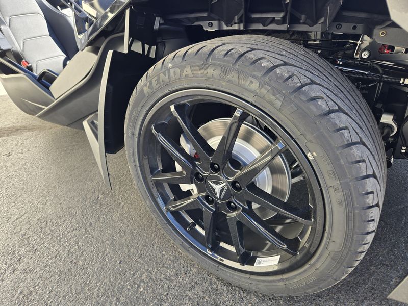 NEW 2025 POLARIS SLINGSHOT SLR AUTODRIVE Image 22
