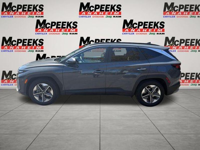 Used 2025 Hyundai Tucson SELImage 2