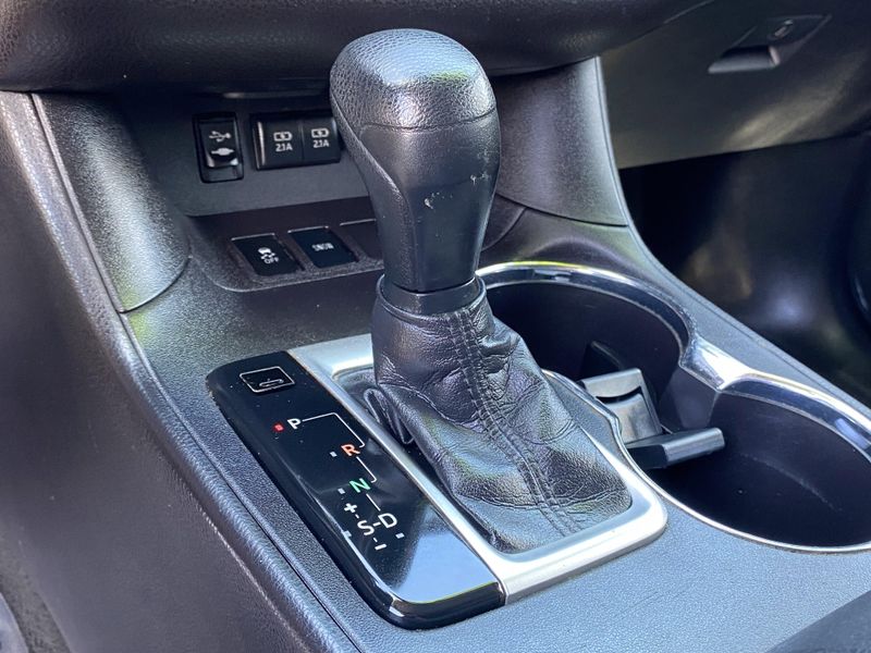 Used 2018 Toyota Highlander LEImage 24