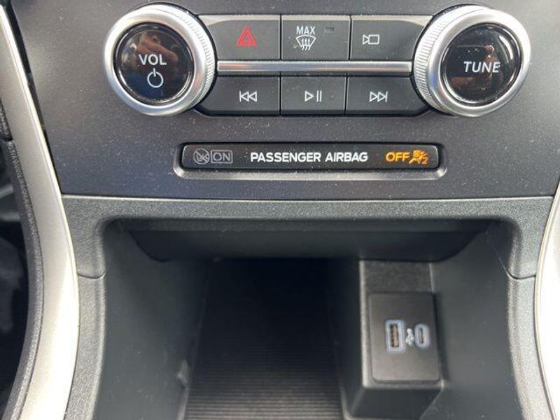 2024 Ford Edge SELImage 32