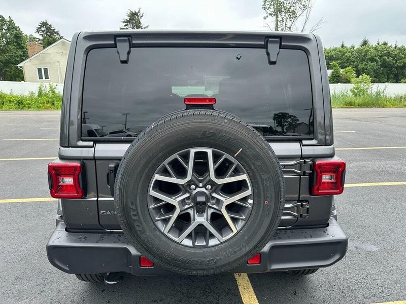 2025 Jeep Wrangler 4-door SaharaImage 9