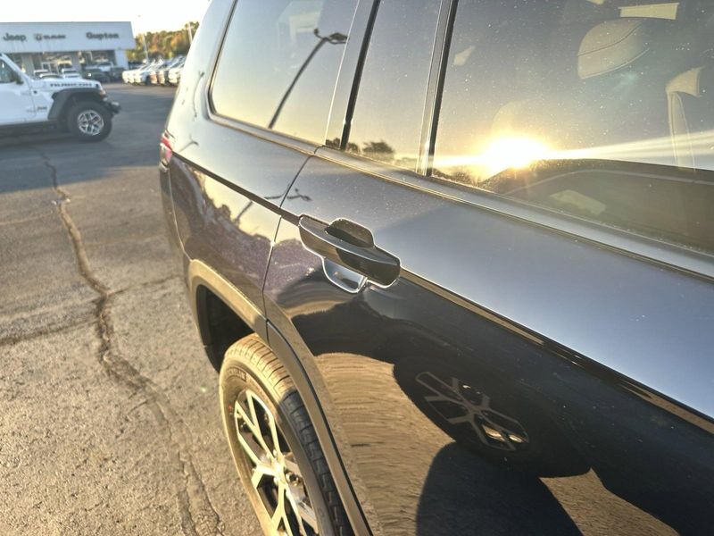 2025 Jeep Grand Cherokee L Limited 4x4Image 6