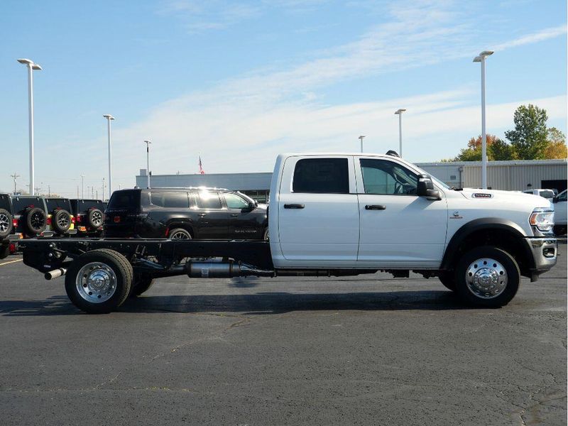 2024 RAM 5500 Tradesman Chassis Crew Cab 4x4 84