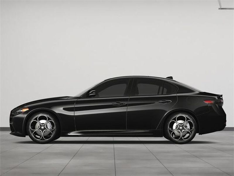 2025 Alfa Romeo Giulia SPRINT photo 3