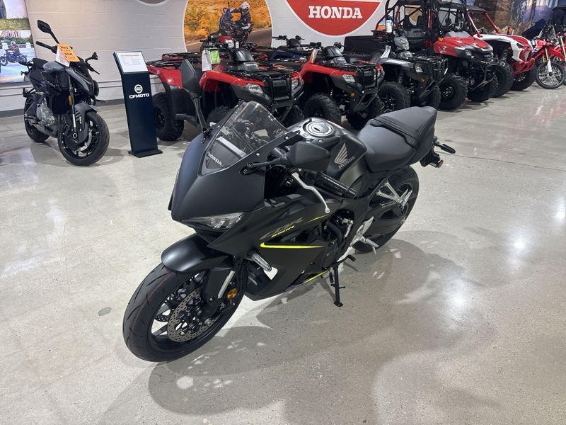 New 2026 Honda CBR650R E-CLUTCH Image 12
