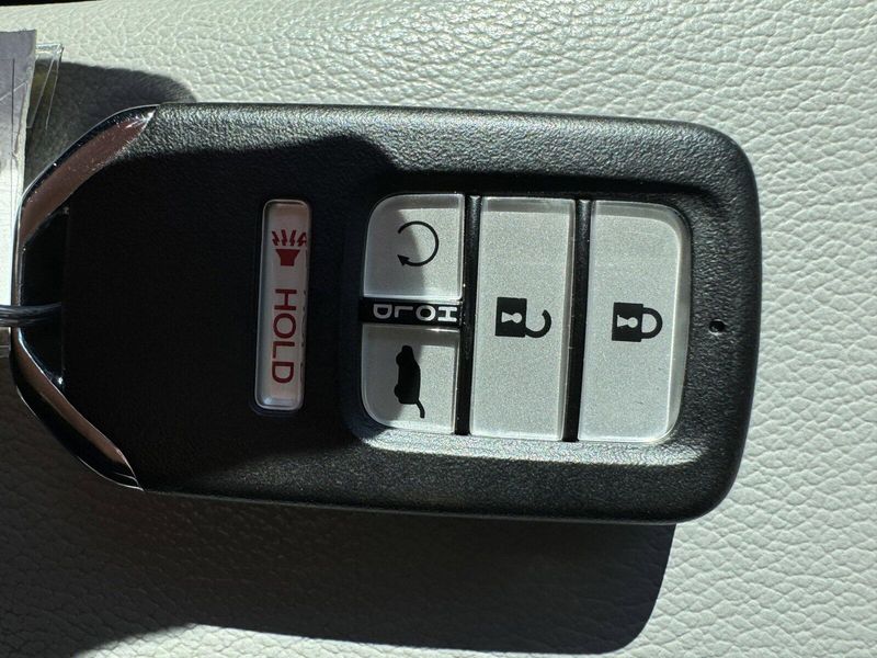 2022 Honda CR-V Hybrid TouringImage 28