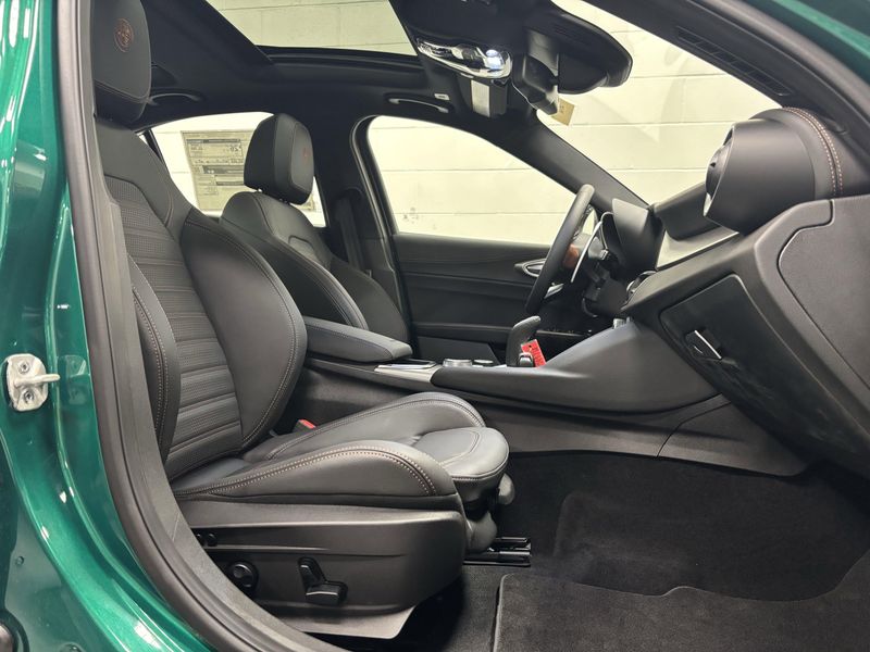 New 2025 Alfa Romeo Giulia Intensa AwdImage 4