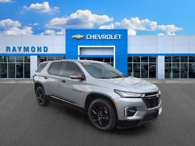 Used 2023 Chevrolet Traverse PremierImage 11
