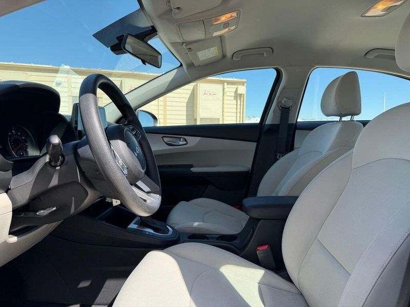 Used 2023 Kia Forte LXSImage 11