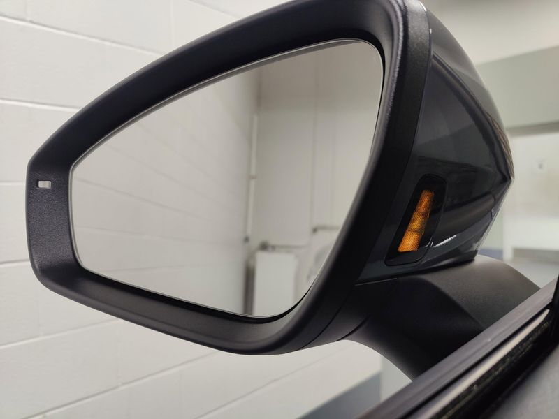 2024 Volkswagen ID.4 S w/Glass RoofImage 10