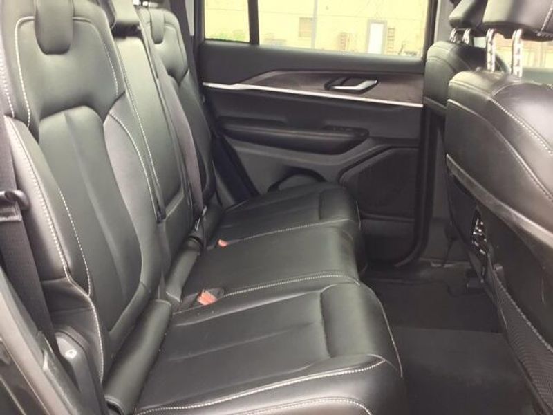 Used 2023 Jeep Grand Cherokee LimitedImage 16