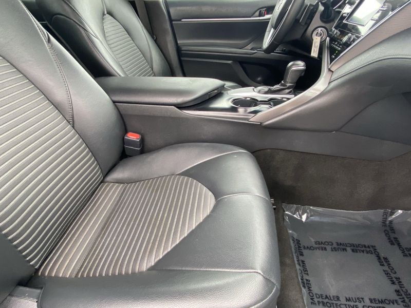 2018 Toyota Camry SEImage 12