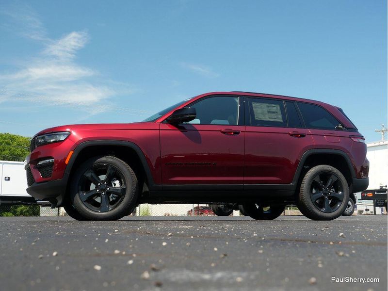 New 2025 Jeep Grand Cherokee Limited 4x4Image 8