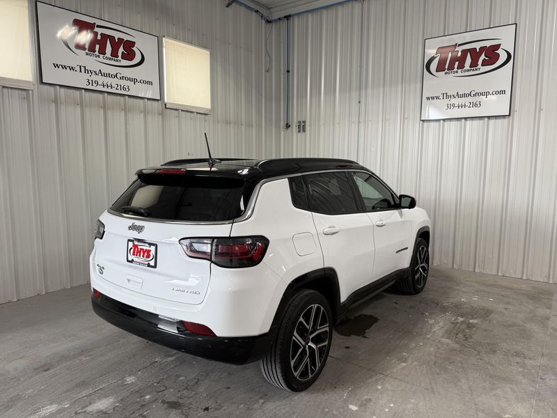 Used 2025 Jeep Compass LimitedImage 3