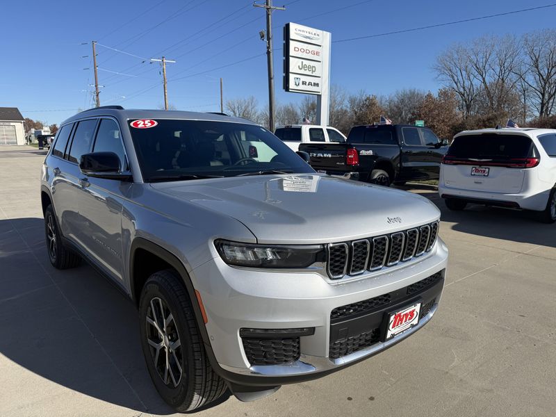 New 2025 Jeep Grand Cherokee L Limited 4x4Image 39
