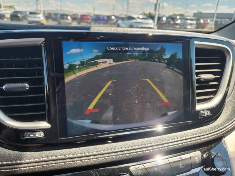 Used 2024 Chrysler Pacifica Touring L