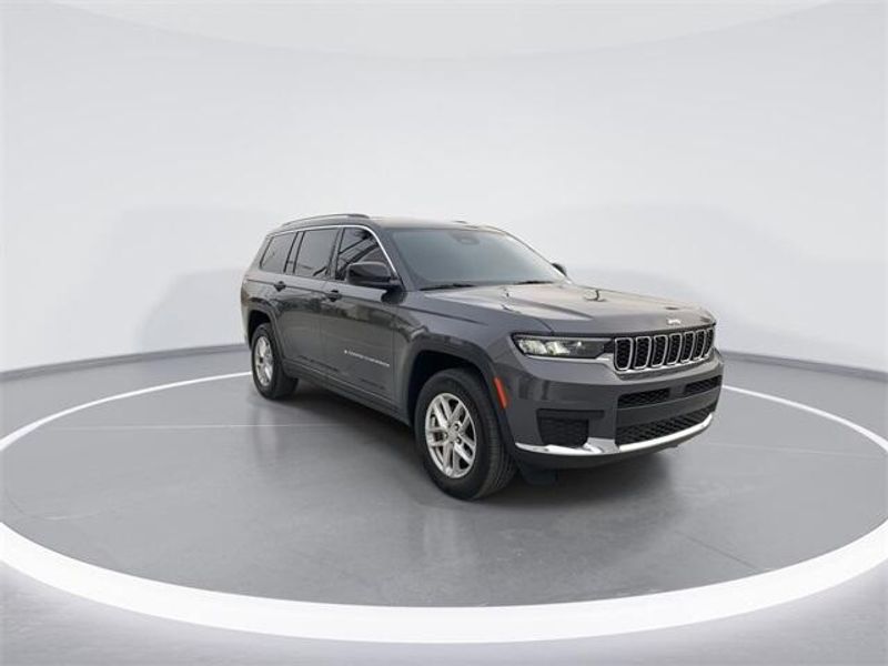 2023 Jeep Grand Cherokee L LaredoImage 2