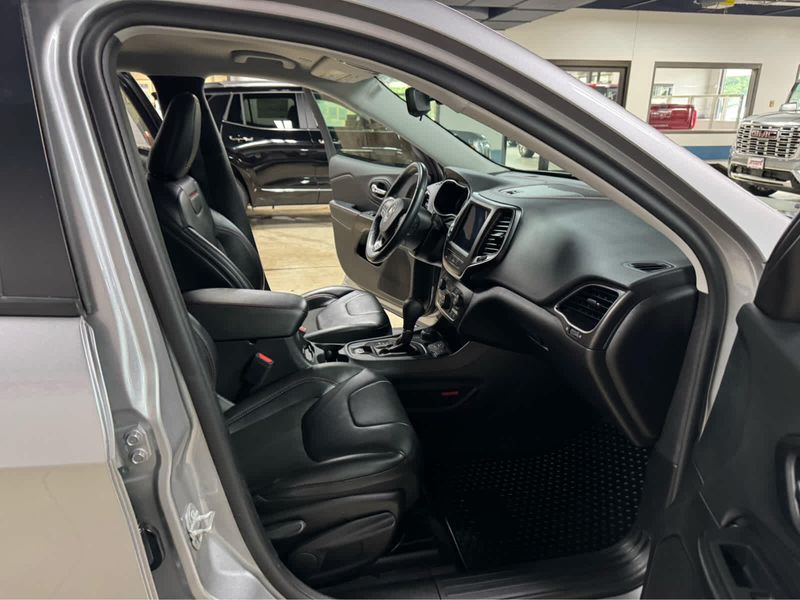 2021 Jeep Cherokee Trailhawk photo 9