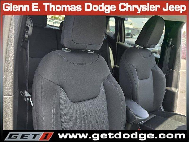 2023 Jeep Renegade Latitude Upland photo 29