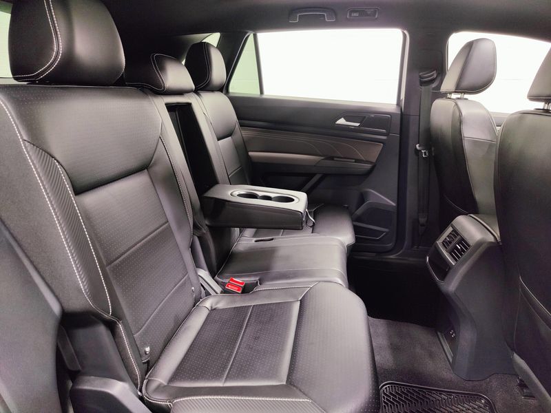 Used 2022 Volkswagen Atlas Cross Sport SEL AWD w/Sunroof/NavImage 18