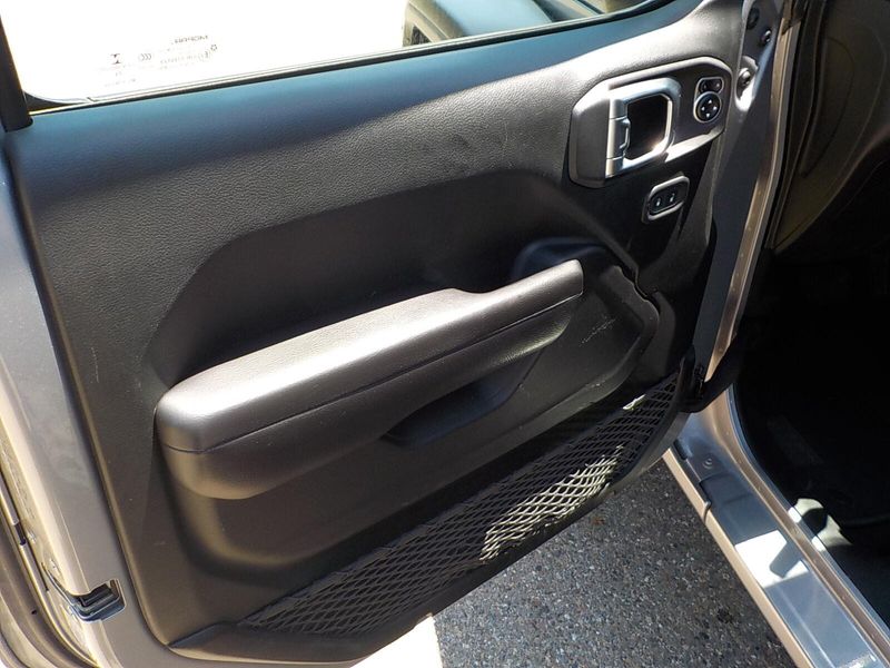 2019 Jeep Wrangler Sport photo 14