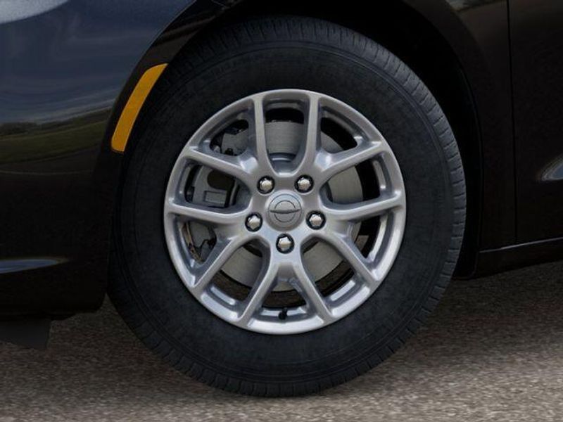 New 2026 Chrysler Pacifica SelectImage 8