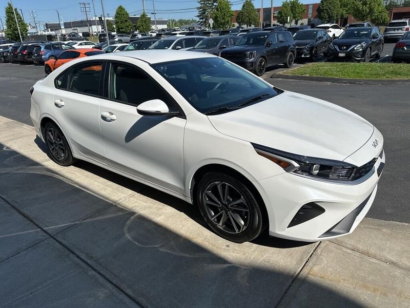 2023 Kia Forte LXSImage 3