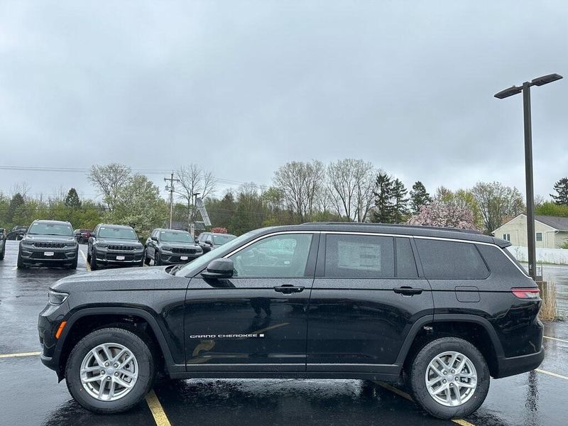 2025 Jeep Grand Cherokee Laredo X photo 4