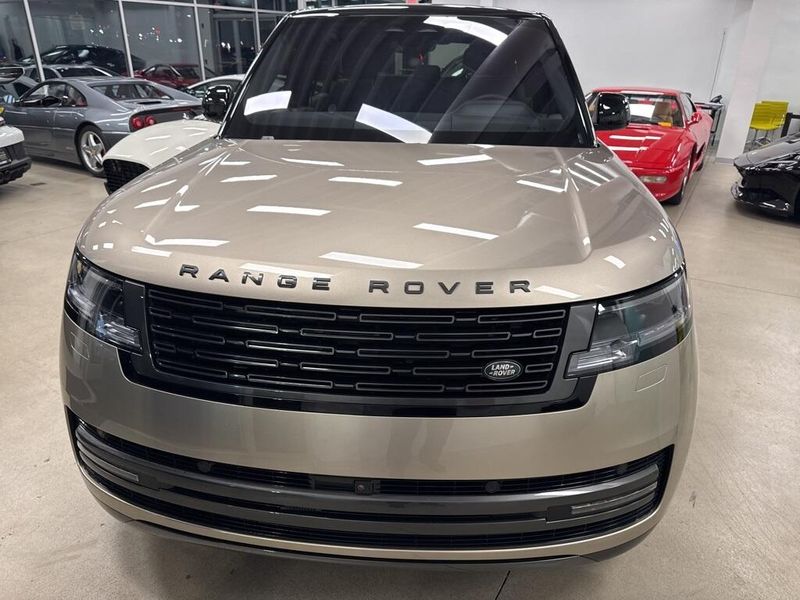 2023 Land Rover Range Rover SEImage 3