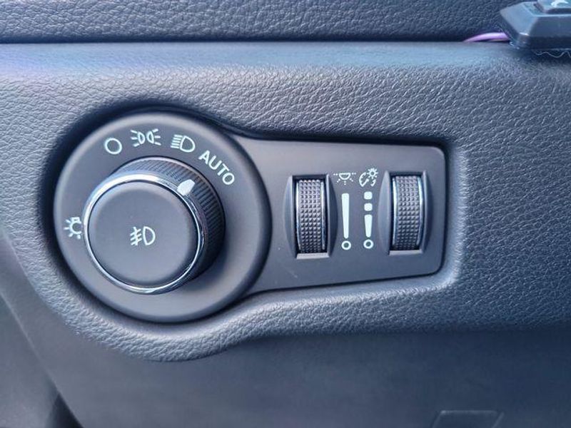 New 2023 Chrysler Pacifica Plug-in Hybrid Touring L