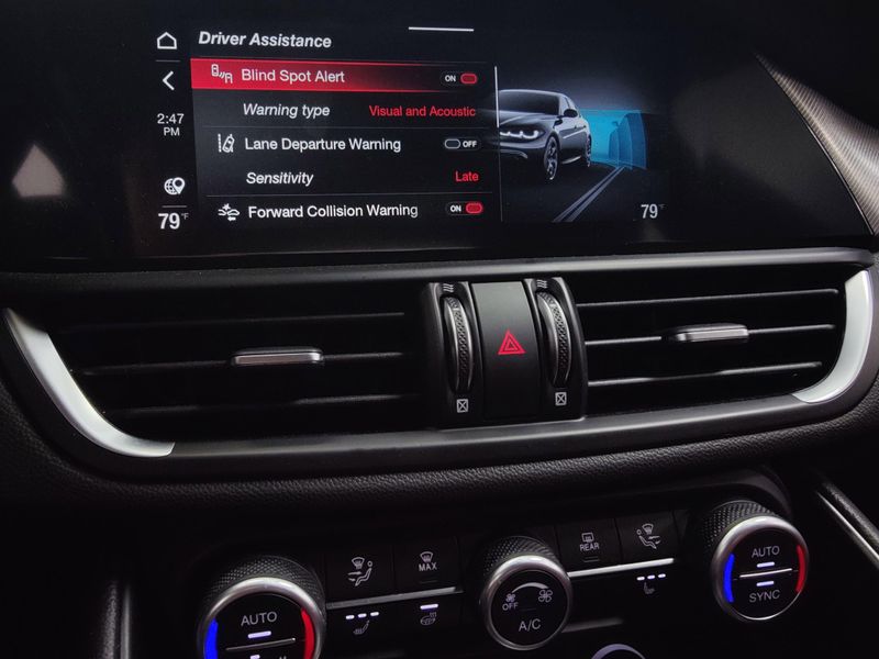 2024 Alfa Romeo Giulia Veloce Premium Q4 AWD w/Sunroof/NavImage 8