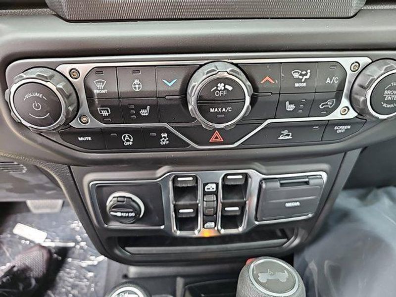 2023 Jeep Wrangler Unlimited Sport Altitude photo 14