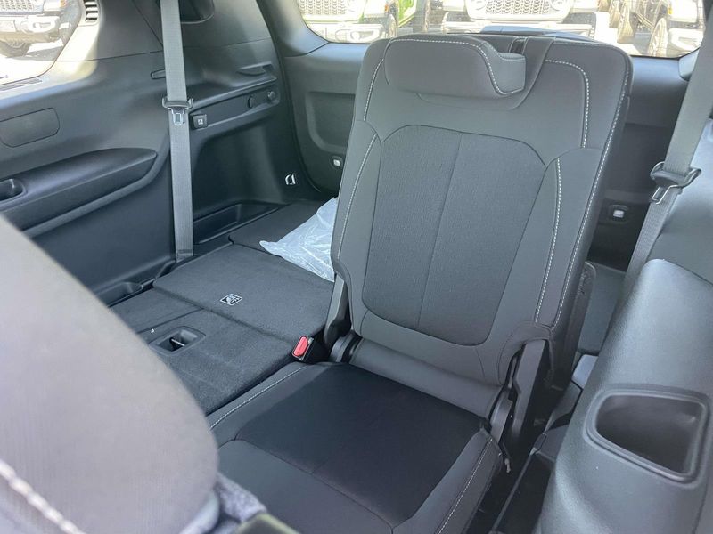 New 2026 Jeep Grand Cherokee L Laredo 4x2